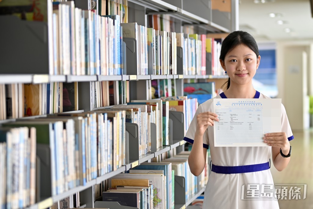 拔萃女書院「超級狀元」黃穎妍,共考獲7科五星星。劉駿軒攝 拔萃女書院「超級狀元」黃穎妍,共考獲7科五星星。劉駿軒攝