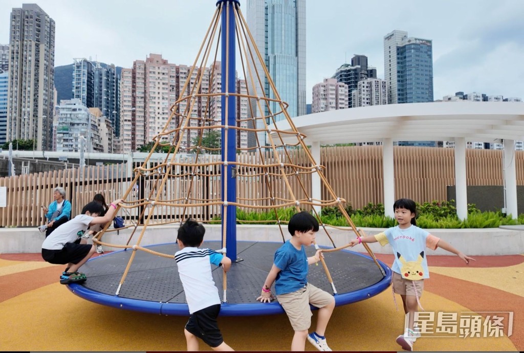西營盤海濱公園成為最新遊樂熱點。 發展局圖片