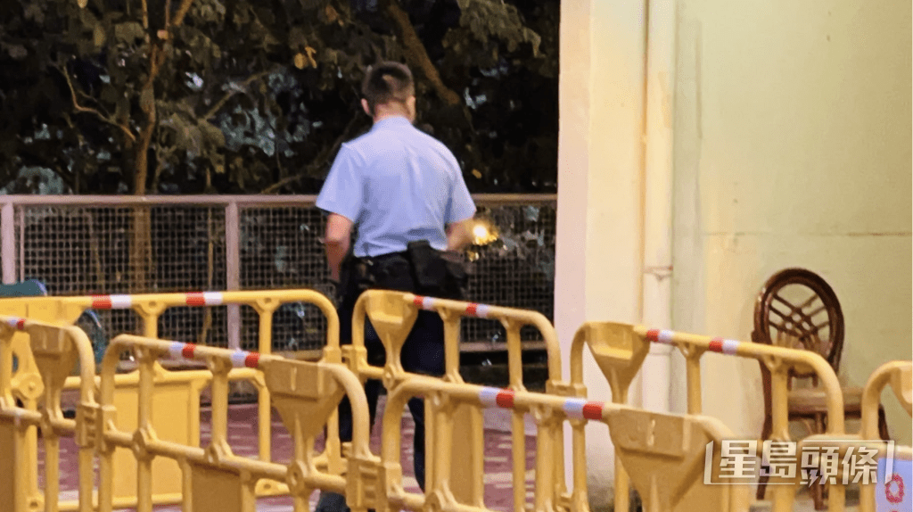 警员在场把守。蔡楚辉摄 警员在场把守。蔡楚辉摄