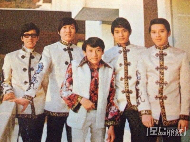 关维麟（右二）60年代与泰迪罗宾、关维、郑东汉、陈家荪组乐队Teddy Robin and the Playboys。