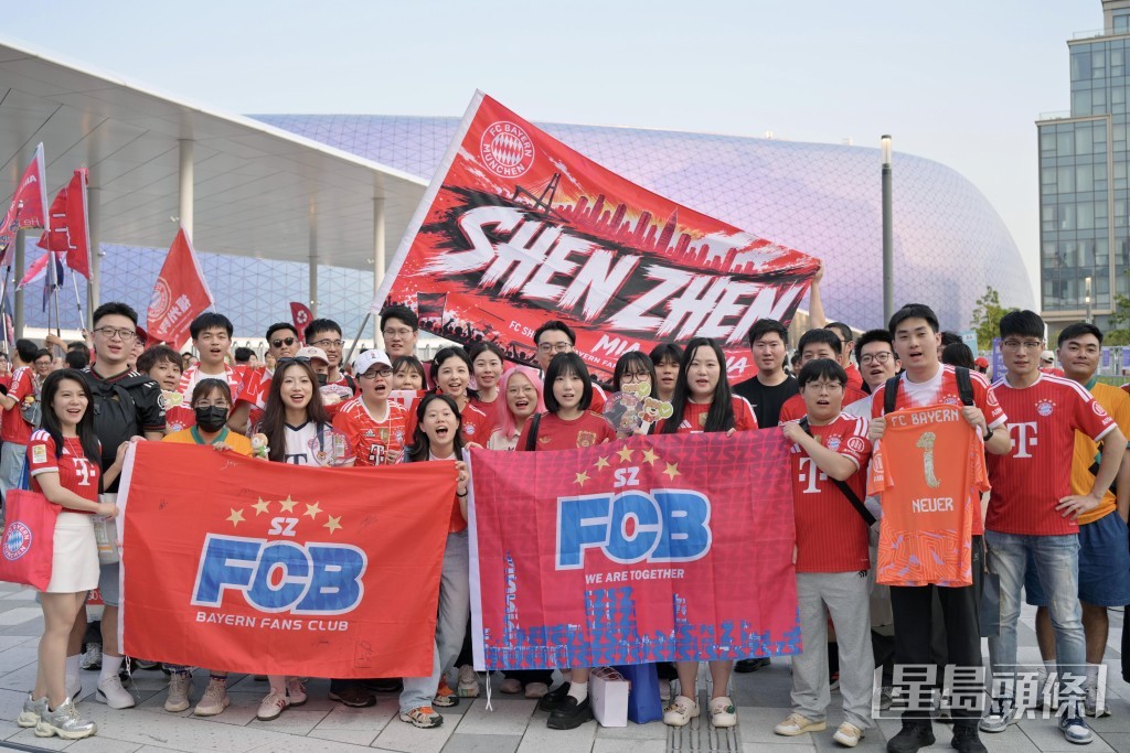 深圳、廣州、上海甚至黑龍江球迷,也專程來到啟德主場館支持愛隊。蘇正謙攝 深圳、廣州、上海甚至黑龍江球迷,也專程來到啟德主場館支持愛隊。蘇正謙攝