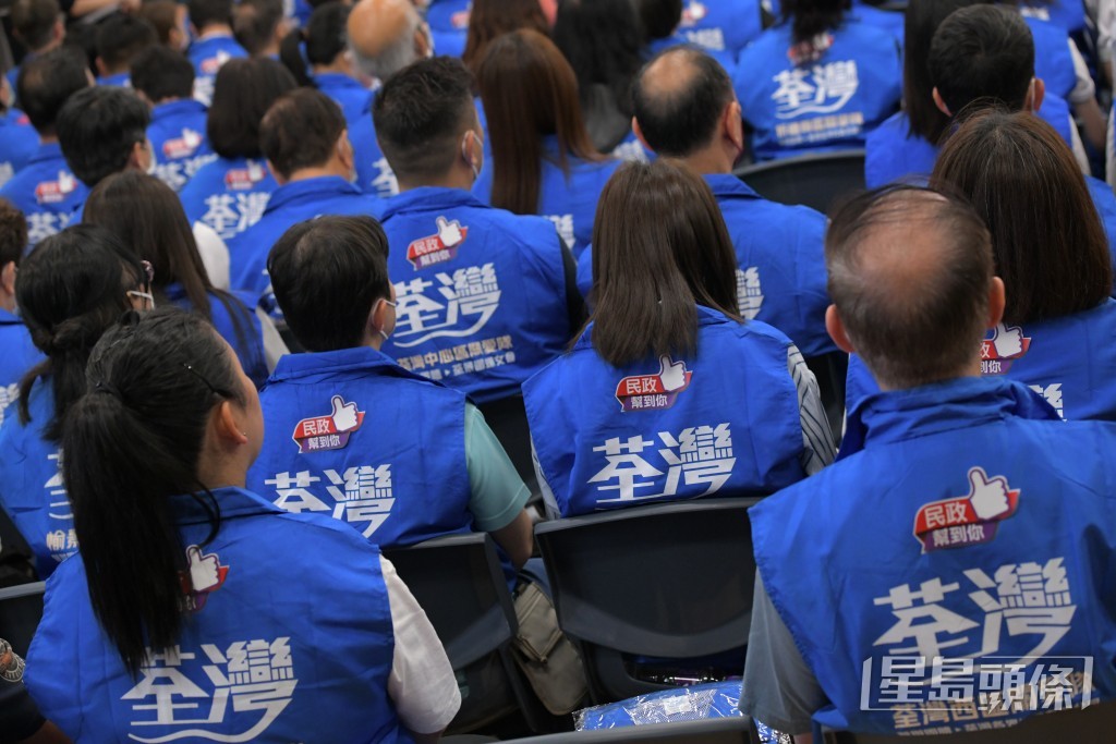 何啟明認為需透過關愛隊,以上門探訪方式,持續觀察照顧者有否需要受協助。資料圖片 何啟明認為需透過關愛隊,以上門探訪方式,持續觀察照顧者有否需要受協助。資料圖片
