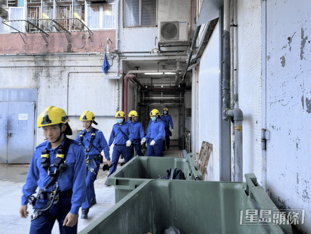 消防人員收隊離開。梁國峰攝