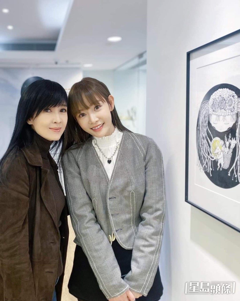 周慧敏曾參觀Aka畫展。