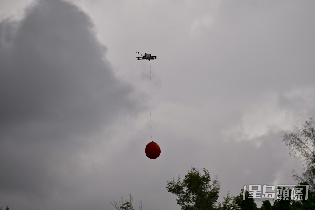 無人機率先進行定點偵察、臨空投彈及運送傷者等任務。 無人機率先進行定點偵察、臨空投彈及運送傷者等任務。