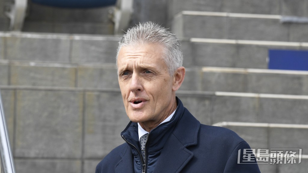 「大爱无疆」今朝试跑廖康铭跟出跟入，课后尚要落埋手拖马。