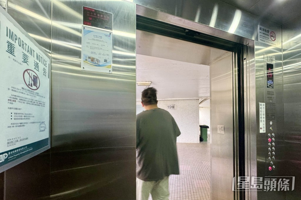 記者發現邨內未有圍封或安裝工程進行,亦沒有張貼相關告示。 記者發現邨內未有圍封或安裝工程進行,亦沒有張貼相關告示。