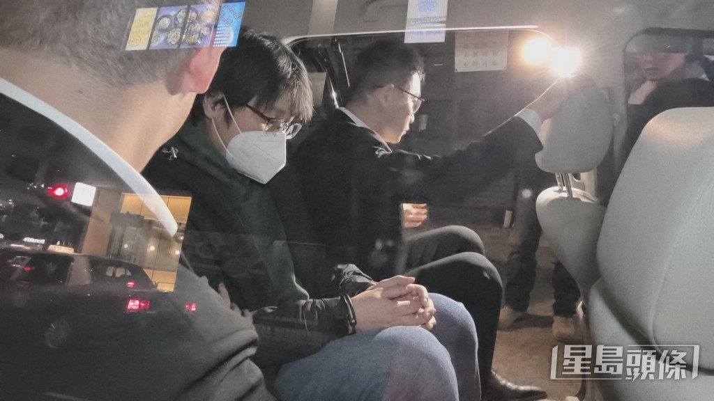 一名男子亦在晚上9時左右被押返辦公室調查。黃文威攝