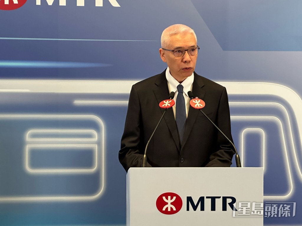 港鐵(066)主席歐陽伯權表示,加價是八年來的第一次,且幅度低於當時通脹,考慮到機鐵快綫已啟用多年,有很多更新須要進行,計劃斥資20億元,期望市民可接受加價。 港鐵(066)主席歐陽伯權表示,加價是八年來的第一次,且幅度低於當時通脹,考慮到機鐵快綫已啟用多年,有很多更新須要進行,計劃斥資20億元,期望市民可接受加價。