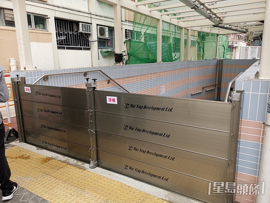 有生產防水閘的公司近日接獲近30個查詢,惟客戶問價後「嫌貴」未有訂購。 有生產防水閘的公司近日接獲近30個查詢,惟客戶問價後「嫌貴」未有訂購。