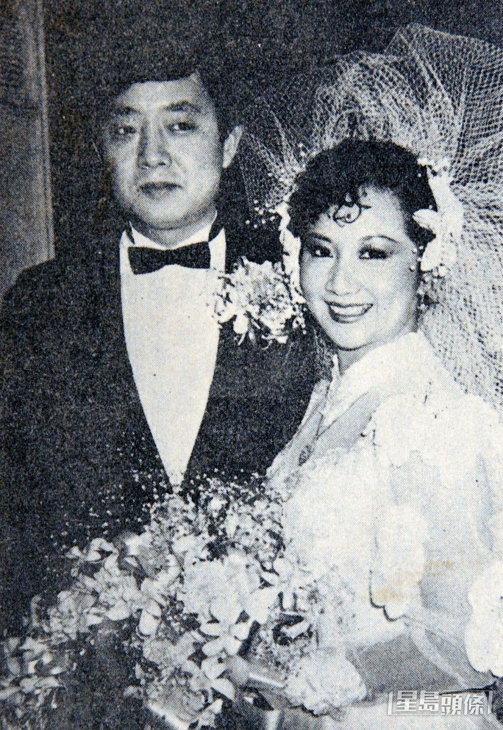 1984年薛家燕跟經營飲食業的石保慶結婚。