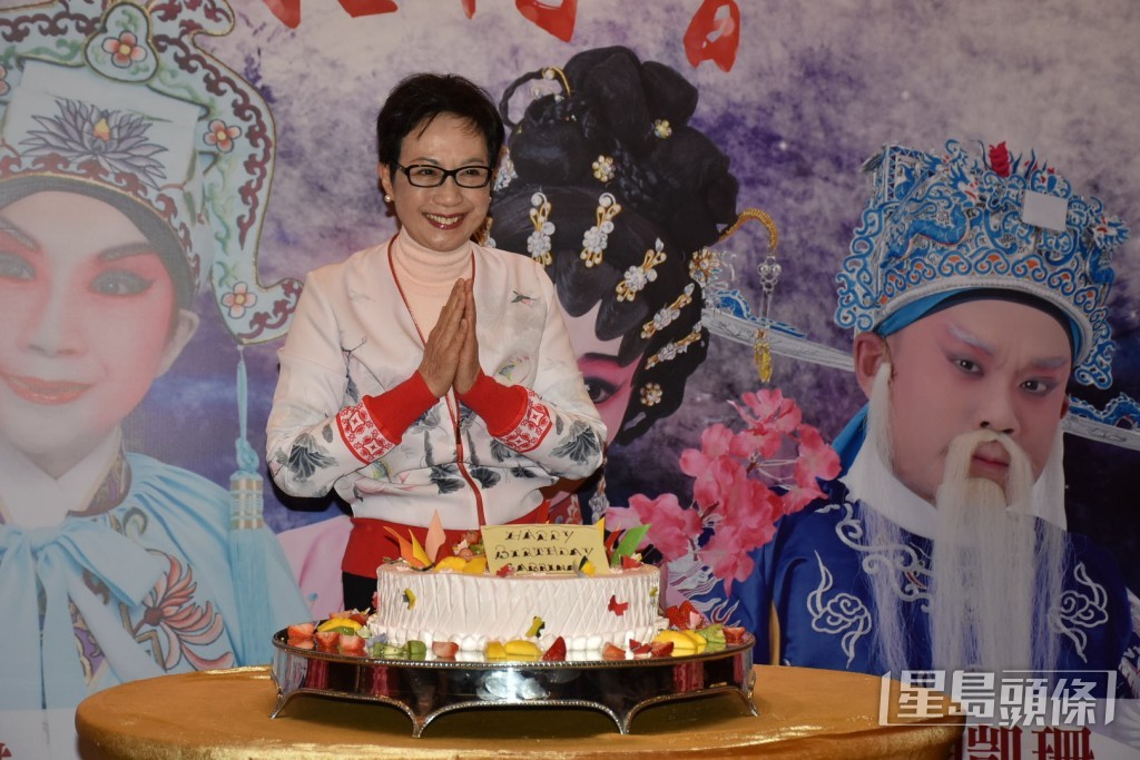 龍劍笙當年在粵劇《蝶影紅梨記》宣傳上，預祝74歲生日。