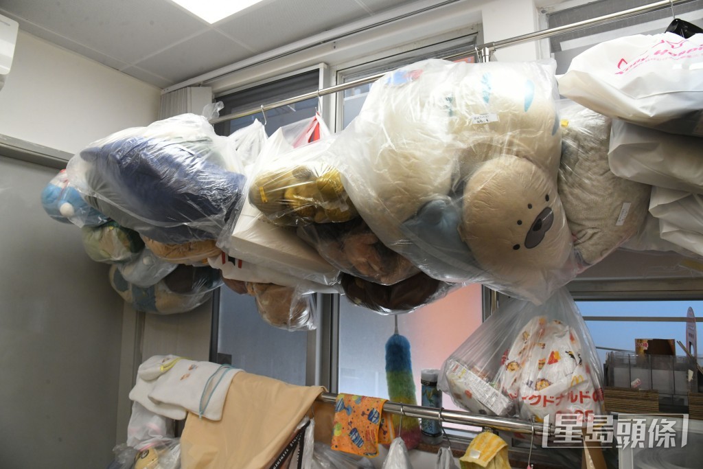 生意方面,目前1个月固定有几十单,经常要预约排队轮候,有时若超出能力负荷,只好暂停接收新症,因为不想客人等太久。(何健勇摄) 生意方面,目前1个月固定有几十单,经常要预约排队轮候,有时若超出能力负荷,只好暂停接收新症,因为不想客人等太久。(何健勇摄)