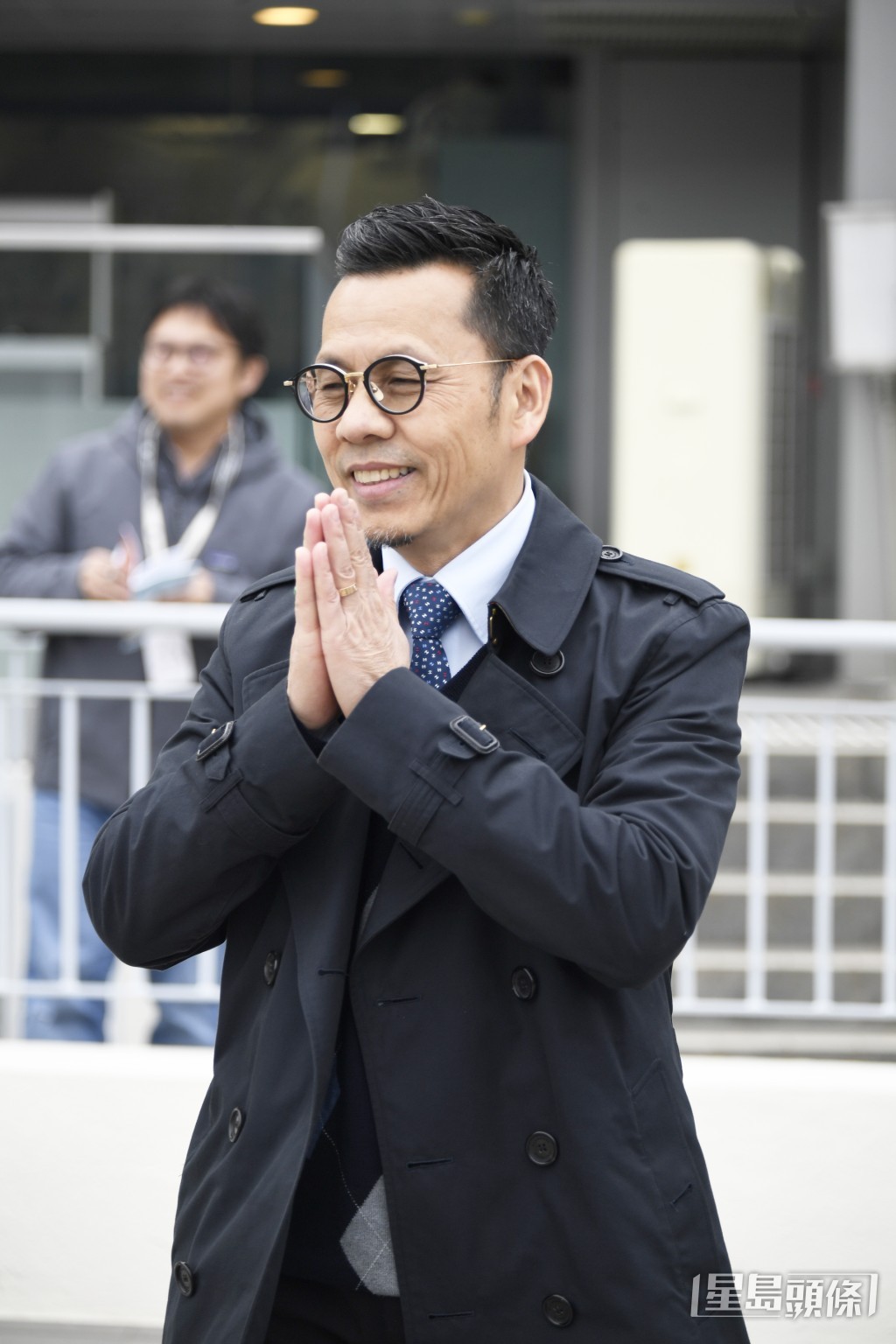 「乘數表」今朝操後羅富全到機坪接馬，第一個動作就係摸馬頭以示鼓勵。