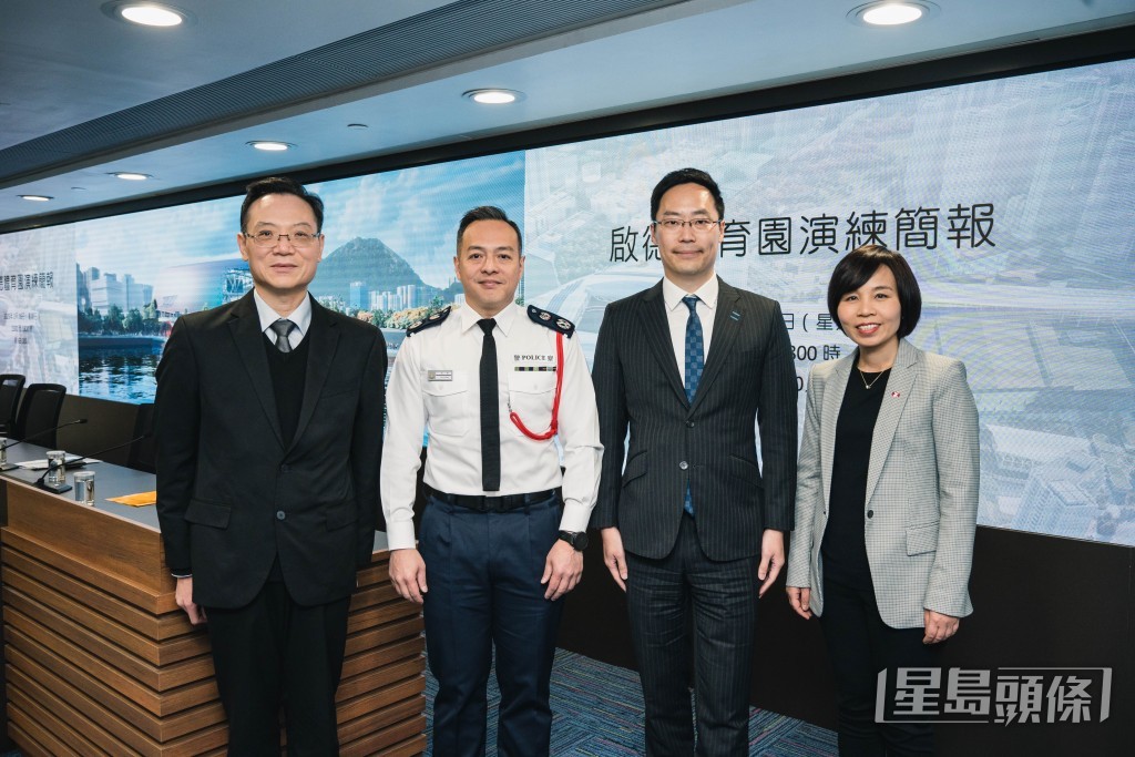 跨部門演練小組講解啟德體育園周日演練詳情。汪旭峰攝 跨部門演練小組講解啟德體育園周日演練詳情。汪旭峰攝
