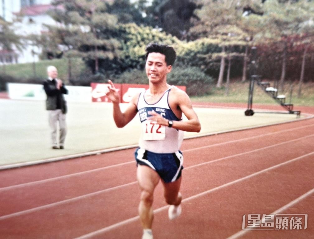 資深長跑教練吳輝揚為前香港華人馬拉松紀錄保持者,坦言港人對渣馬有「情意結」。 資深長跑教練吳輝揚為前香港華人馬拉松紀錄保持者,坦言港人對渣馬有「情意結」。