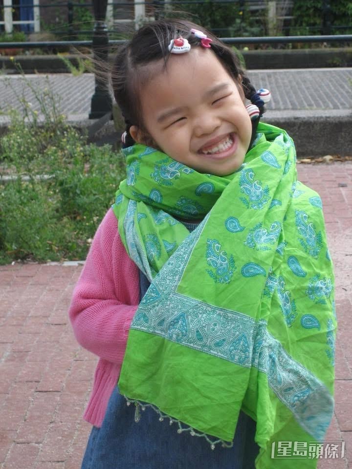 在Diana眼中，女兒是個可愛、懂得哄人的孩子，常常逗長輩開心。