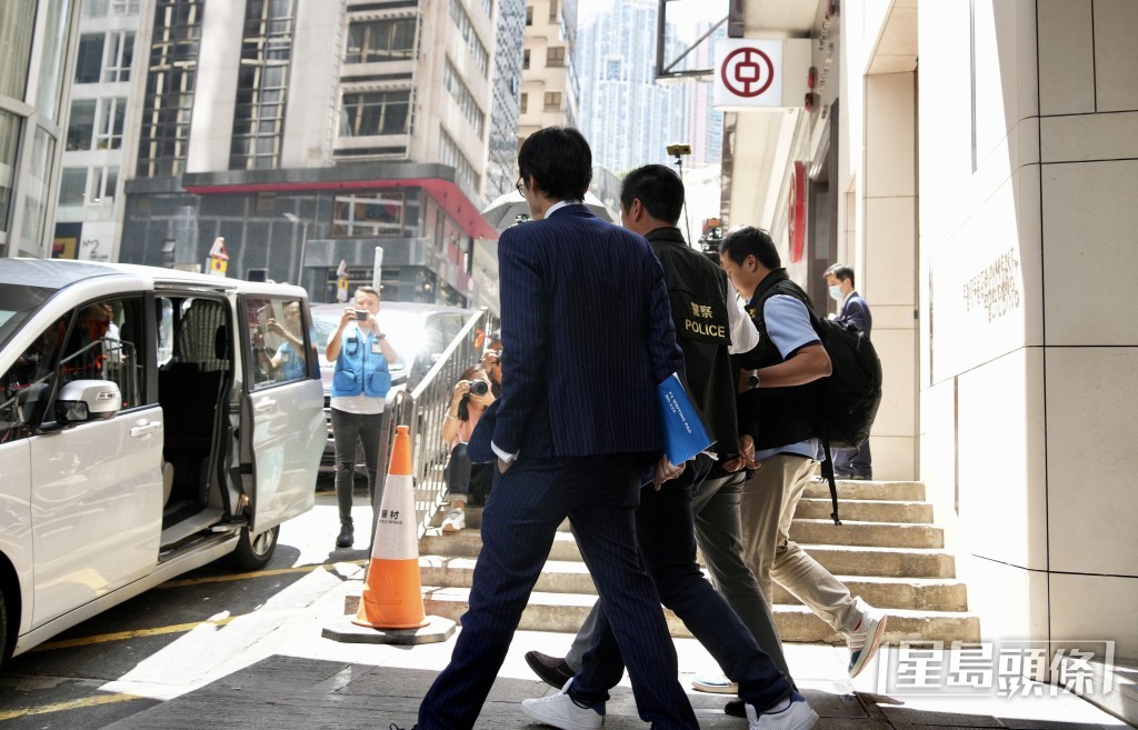 湯家驊指若涉案人士「明知該機構需要攞牌但無攞」, 仍然協助推售或宣傳也算是違法。蘇正謙攝 湯家驊指若涉案人士「明知該機構需要攞牌但無攞」, 仍然協助推售或宣傳也算是違法。蘇正謙攝