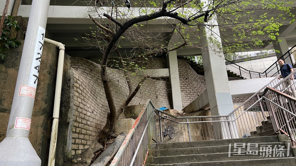 男子在樓梯位置上吊。蔡楚輝攝