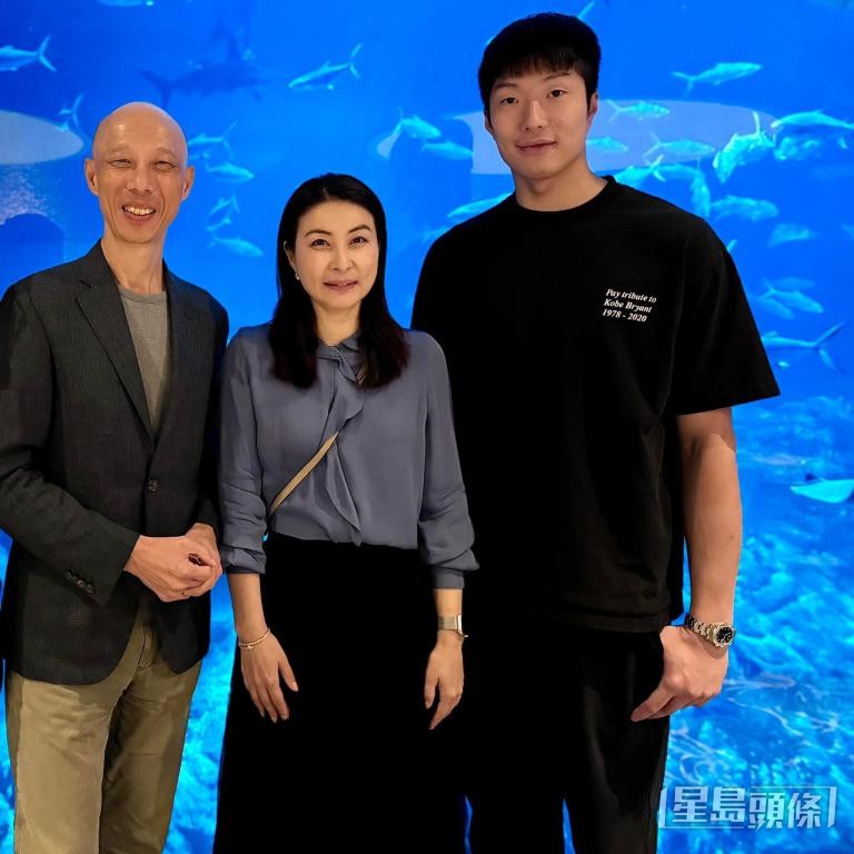 黃錦星與奧運冠軍郭晶晶（中）及張家朗（右）同為「海洋公園保育基金大使」。