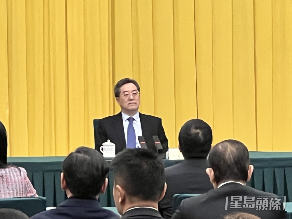 主管港澳事務的國務院副總理丁薛祥出席會議。郭詠欣攝