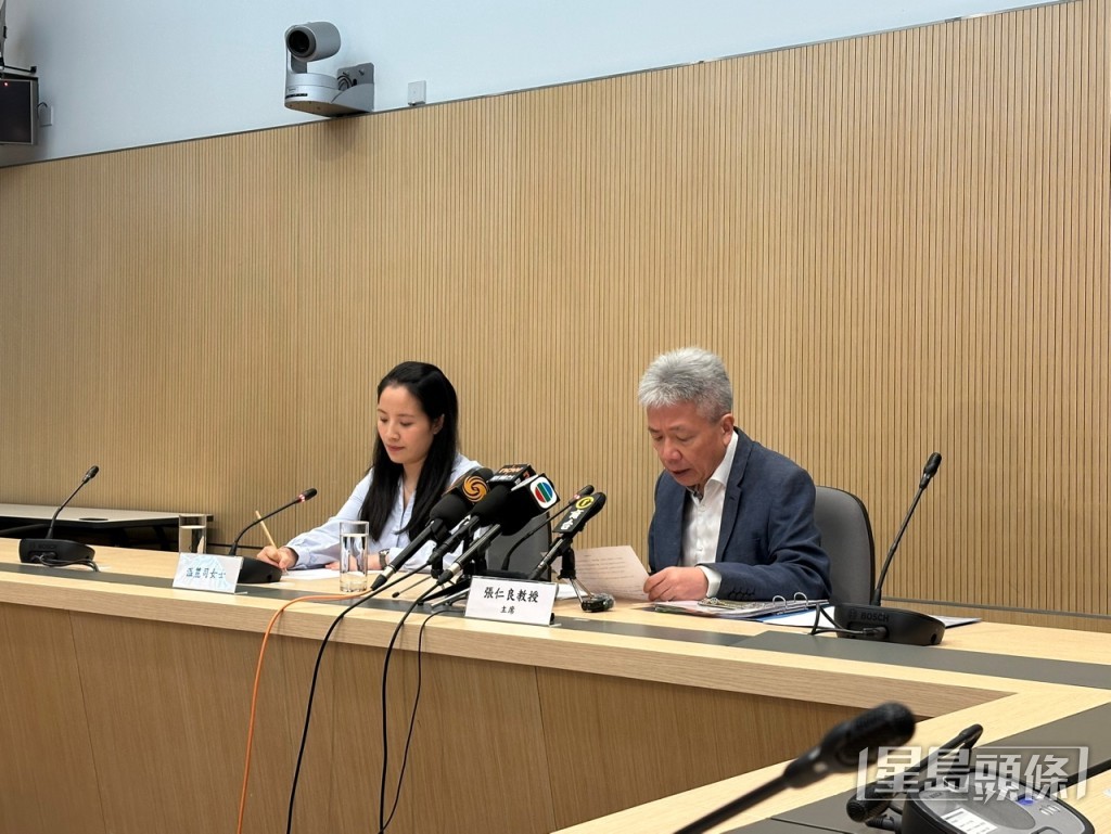 張仁良(右)指小巴面臨老齡化問題,輸入勞工是其中一個解決方法。曾卓琳攝 張仁良(右)指小巴面臨老齡化問題,輸入勞工是其中一個解決方法。曾卓琳攝