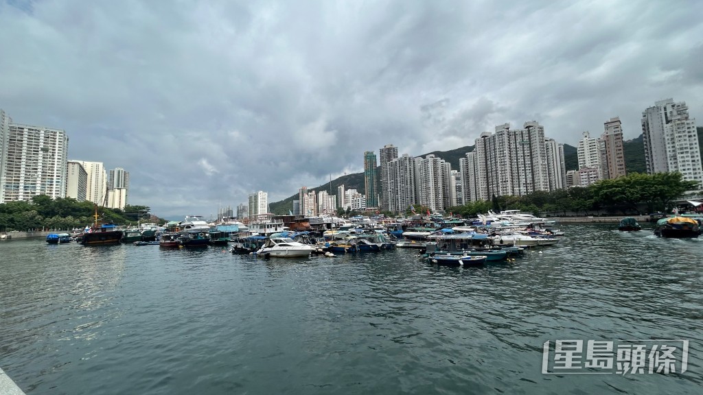 現場為香港仔海濱公園對開海面。