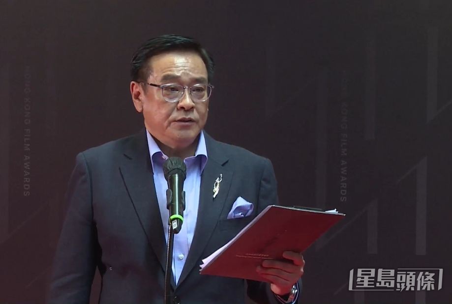 據指當年爾冬陞與張曼玉發展地下情,張曼玉信任好友鍾楚紅而告知戀情,豈料鍾楚紅不久就向傳媒透露爾冬陞與張曼玉已同居並計劃結婚,張曼玉感到被出賣。 據指當年爾冬陞與張曼玉發展地下情,張曼玉信任好友鍾楚紅而告知戀情,豈料鍾楚紅不久就向傳媒透露爾冬陞與張曼玉已同居並計劃結婚,張曼玉感到被出賣。