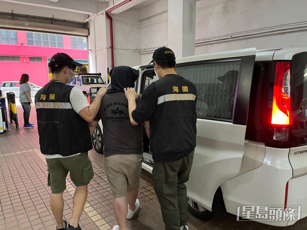 其中一名被捕人士。