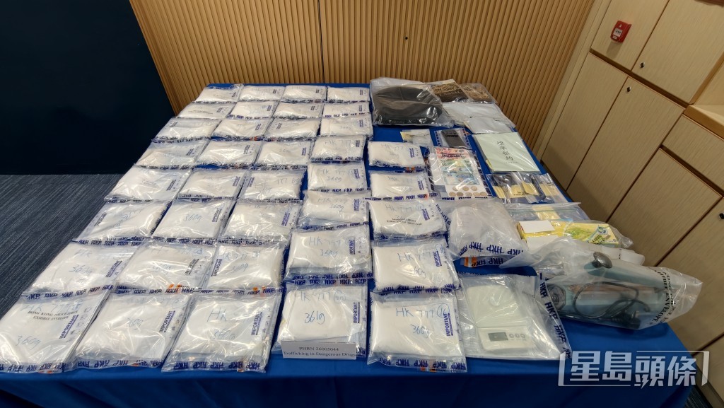 警方展示涉案證物。黃文威攝 警方展示涉案證物。黃文威攝