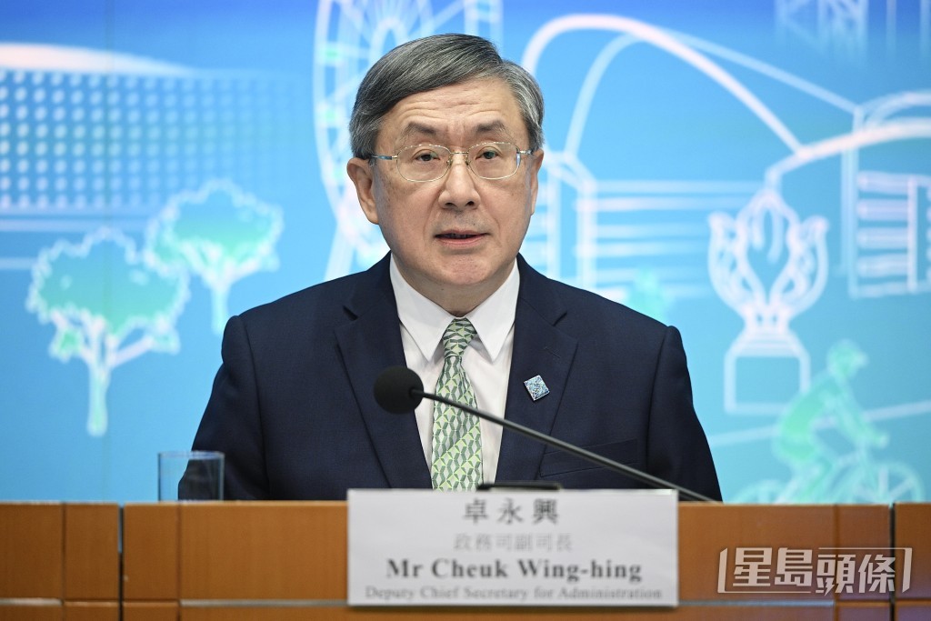 政務司副司長卓永興。