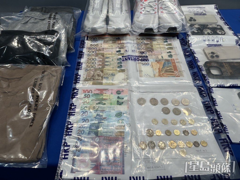 警方在被捕人身上檢獲現金。 警方在被捕人身上檢獲現金。