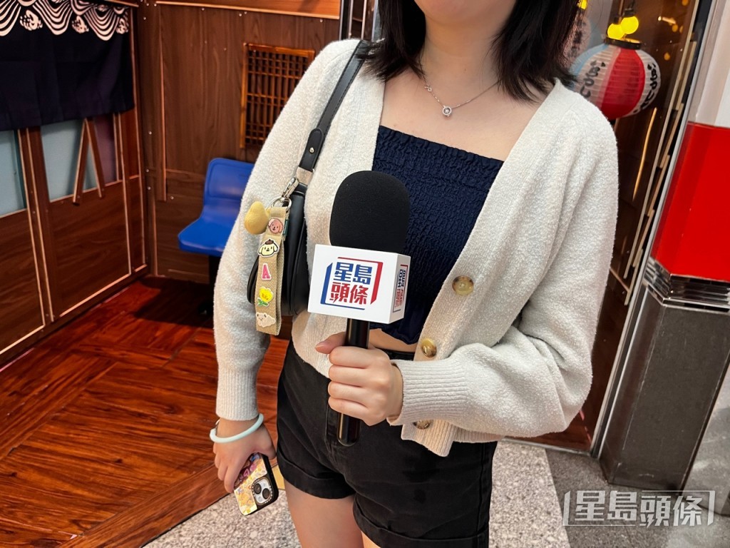 前來韓國餐廳與朋友聚餐的王小姐。 前來韓國餐廳與朋友聚餐的王小姐。