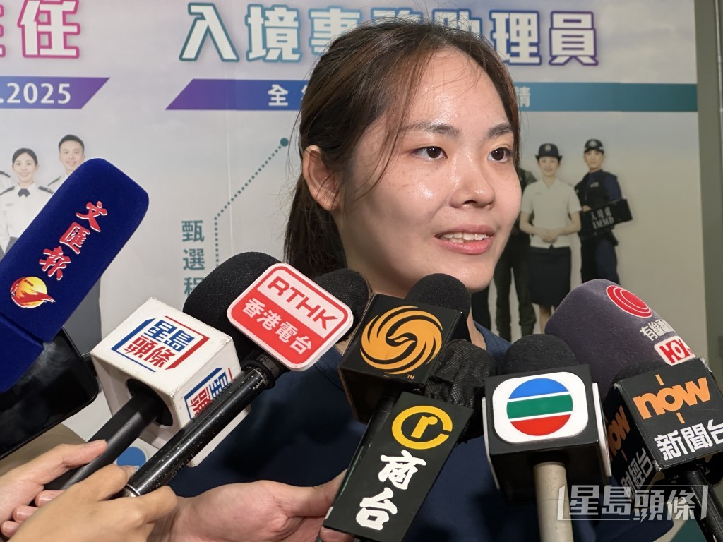退役羽毛球運動員吳小姐對入境處職位感興趣,退役後亦想為香港出一分力。梁國峰攝 退役羽毛球運動員吳小姐對入境處職位感興趣,退役後亦想為香港出一分力。梁國峰攝