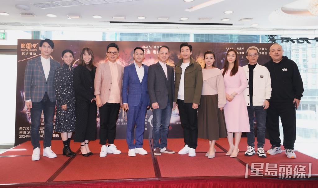 新《武俠》粵劇專場,四段折子戲陣容:(左起)莫華敏、梁非同、梁燕飛、宋洪波、梁兆明、李龍、王志良、陳紀婷、曉瑜、符樹旺和梁煒康。 新《武俠》粵劇專場,四段折子戲陣容:(左起)莫華敏、梁非同、梁燕飛、宋洪波、梁兆明、李龍、王志良、陳紀婷、曉瑜、符樹旺和梁煒康。