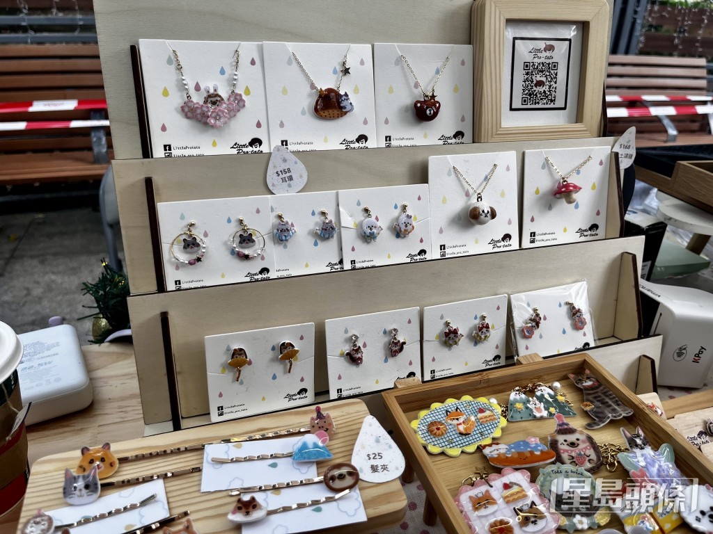 Jeannie表示自己的作品以動物為主題,產品包括熱縮片、飾物及插畫紙製品等。 Jeannie表示自己的作品以動物為主題,產品包括熱縮片、飾物及插畫紙製品等。