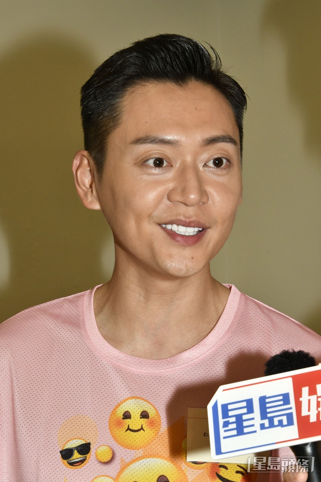 張振朗笑言家中已有兩個小侄子,不用急生小朋友,遲點再說。 張振朗笑言家中已有兩個小侄子,不用急生小朋友,遲點再說。