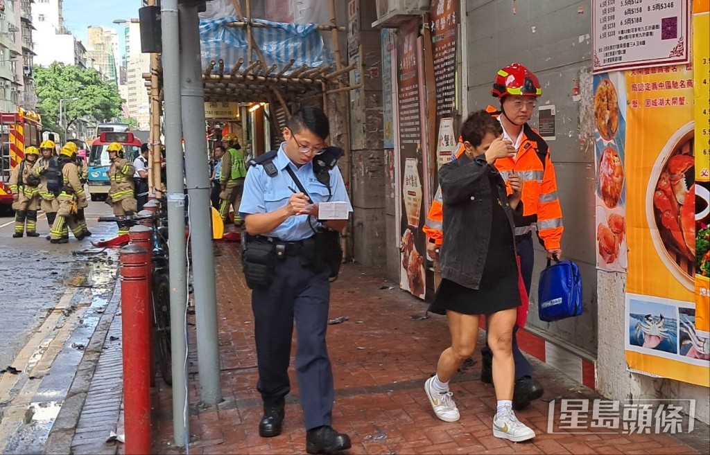 另外一名女住客吸入濃煙不適送院。林思明攝