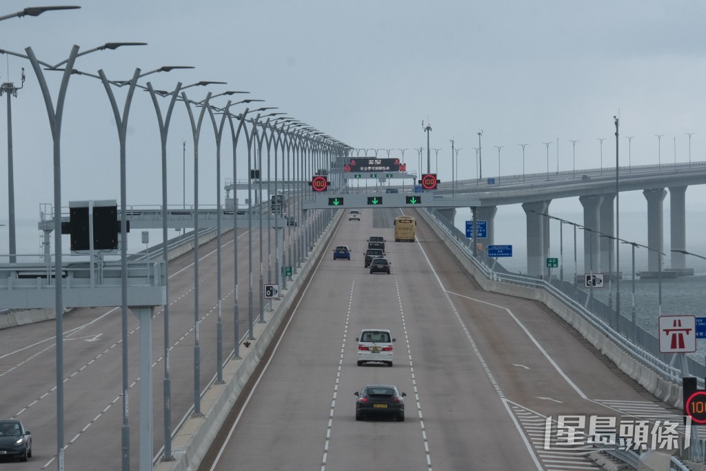 兩條連接路均連接香港口岸，並在港珠澳大橋工程計劃下填海興建。資料圖片