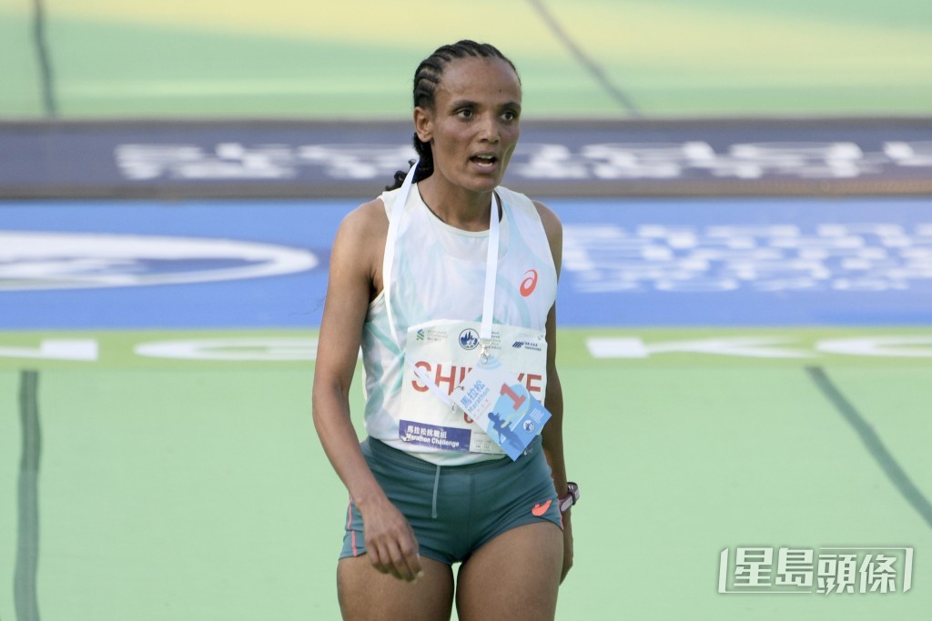 奪得女子全馬冠軍是來自巴林的Shitaye。 奪得女子全馬冠軍是來自巴林的Shitaye。