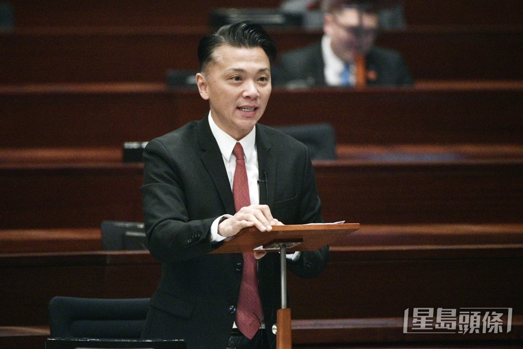 陳祖恒近年活躍政壇，為現任香港生產力促進局主席、立法會議員。