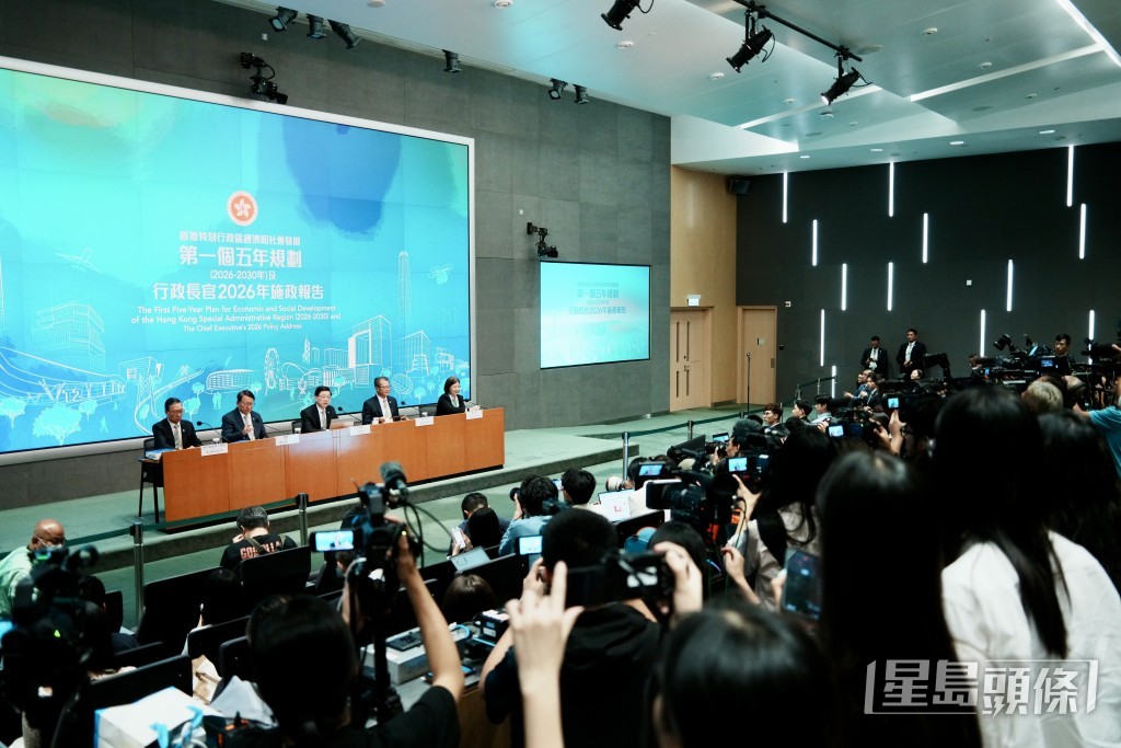 行政長官李家超率政務司司長陳國基、財政司司長陳茂波、律政司司長林定國,以及政制及內地事務局局長謝小華,就《香港第一個五年規劃》和《施政報告》見記者。 行政長官李家超率政務司司長陳國基、財政司司長陳茂波、律政司司長林定國,以及政制及內地事務局局長謝小華,就《香港第一個五年規劃》和《施政報告》見記者。
