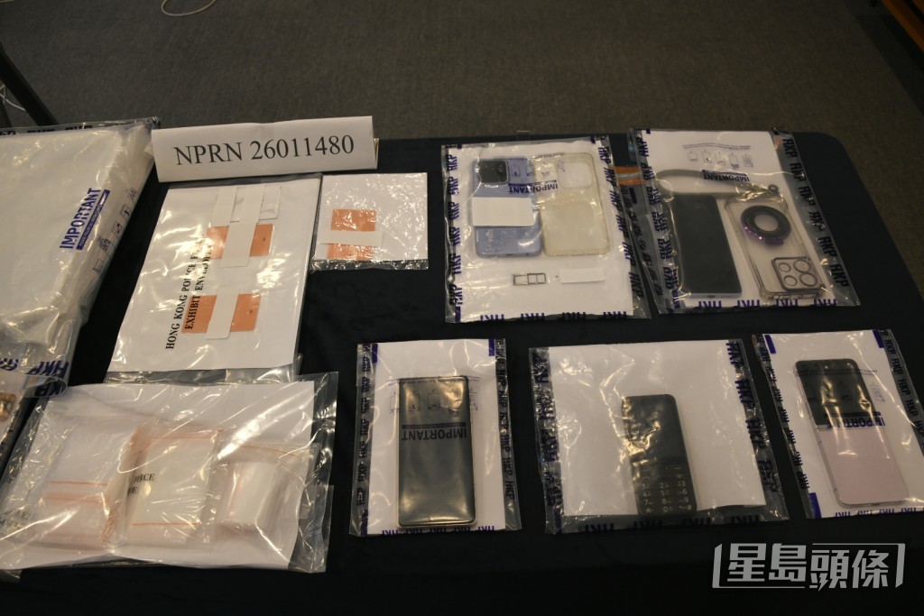 警方展示检获的证物。杨伟亨摄