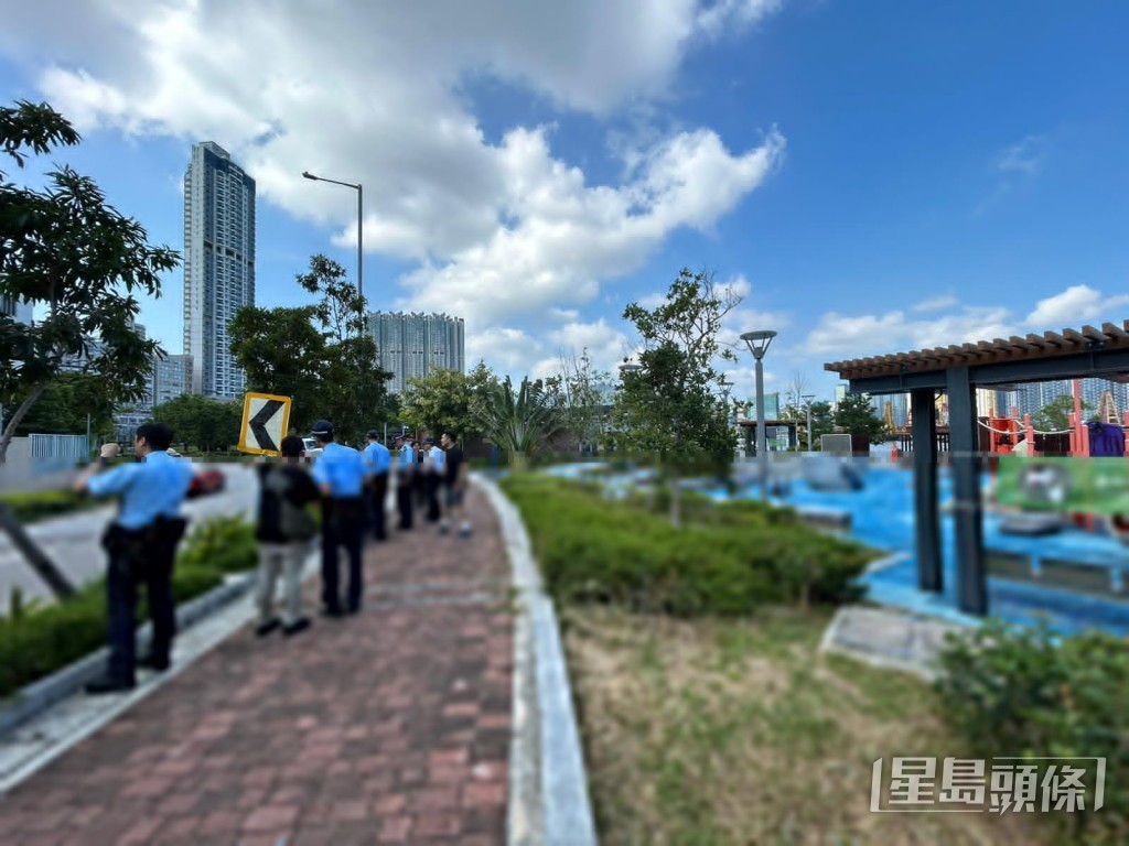 警員到場調查。 警員到場調查。