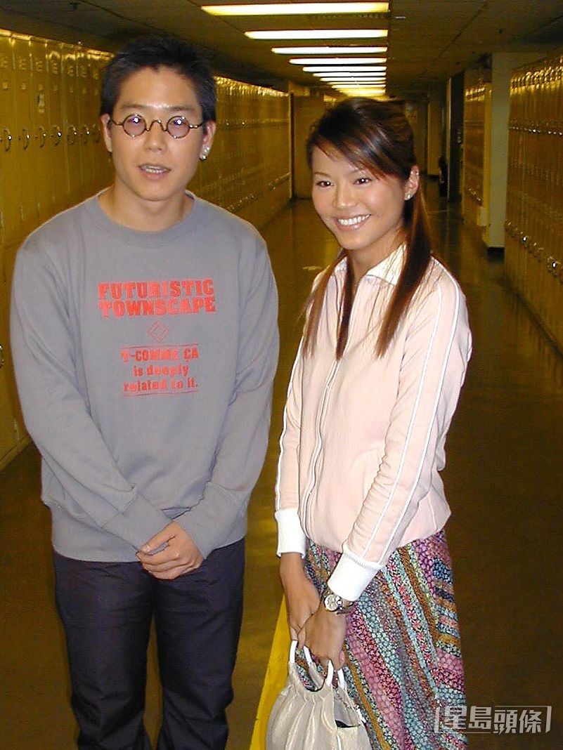林曉峰與康子妮2001年認識傳出拍拖，翌年公開戀情。