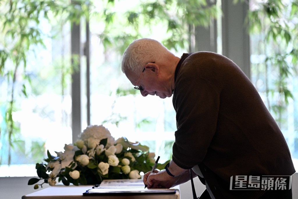 摩頓臺活動中心弔唁處。劉駿軒攝