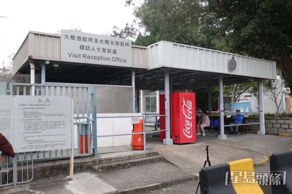李龍基準時9點現身大欖女懲教所。
