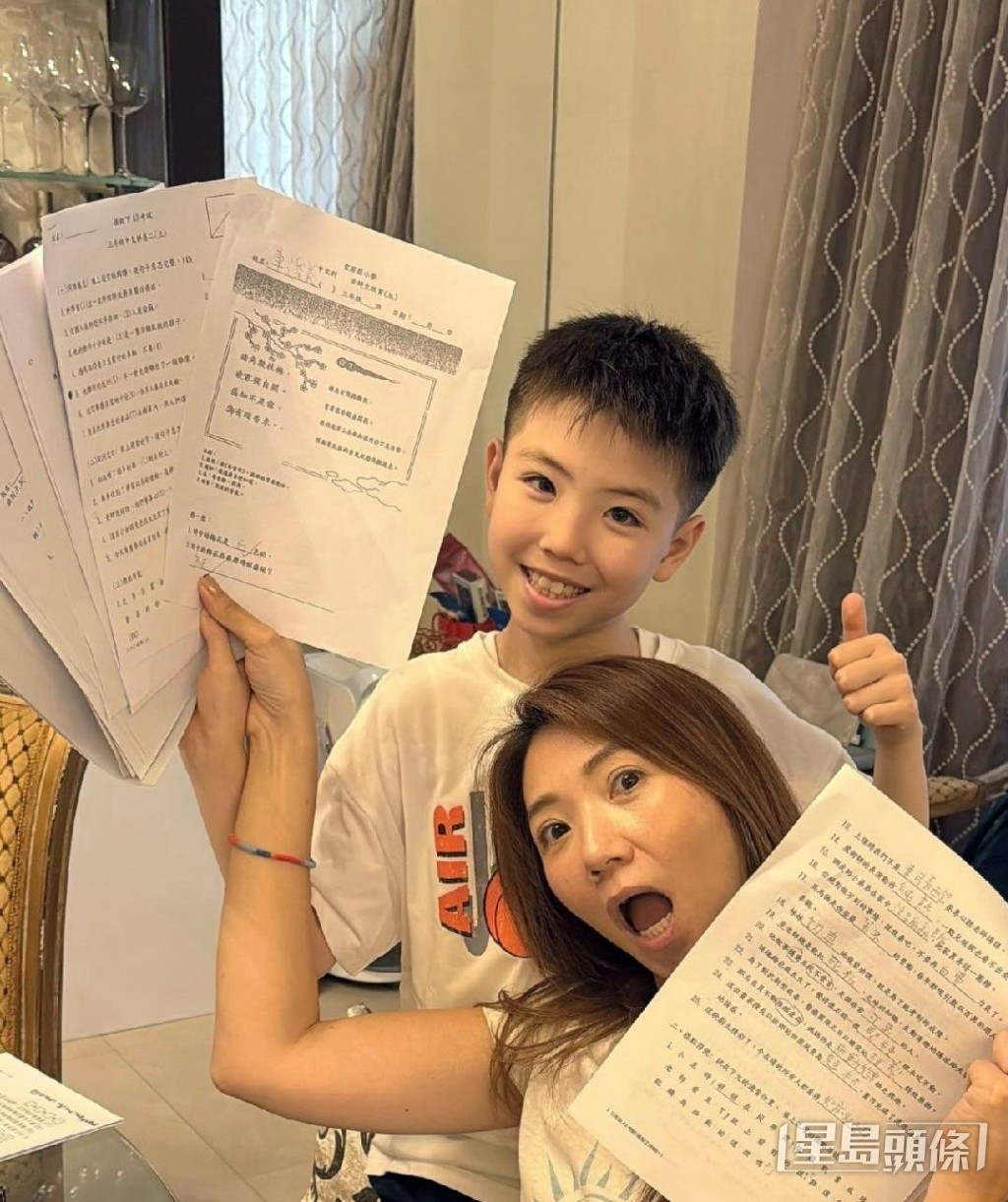 車婉婉親力親為幫兒子補中文。