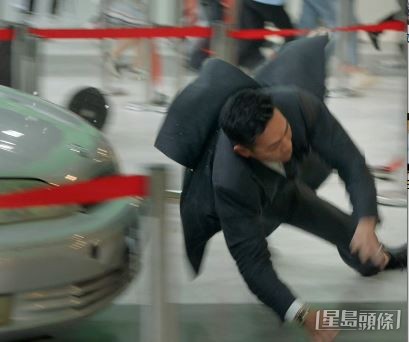 然后滚落地。