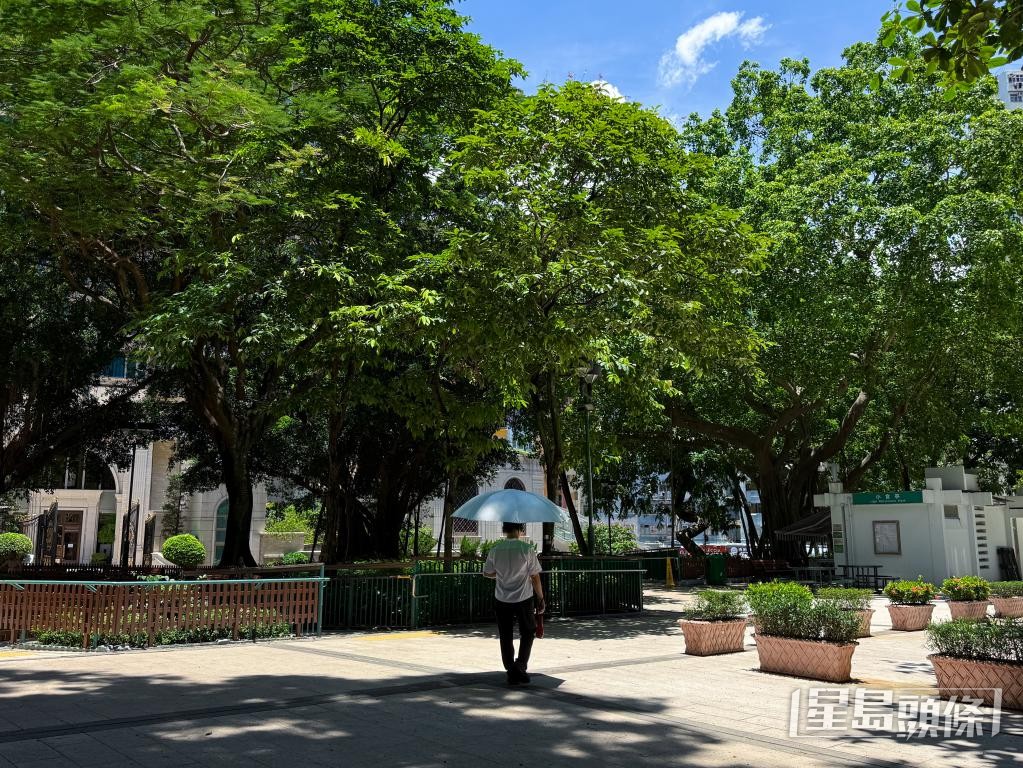 記者本周到其中一個康文署轄下、位於觀塘區的遊樂場,場內有保安員巡邏。 記者本周到其中一個康文署轄下、位於觀塘區的遊樂場,場內有保安員巡邏。